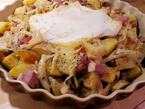  La Tartiflette! Una Sinfonia di Sapori Cremosi e Ricchezza Alpina