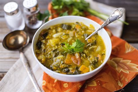  La Zuppa di Verdure Liaoyang: Un Delizioso Tuffo nelle Tradizioni Cucina Cinese con un Dolce Profumo Erbaceo!