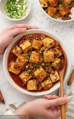  Mapo Tofu: Un delizioso piatto piccante e avvolgente che sprigiona sapori intensi ed armonici!