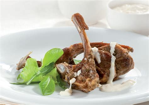  Tibs di Agnello con Salsa al Limone: Una Sinfonia Piccante di Sapori e Fresco Aroma Citrico!