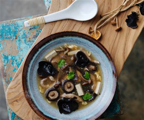  La Zuppa di Maiale e Funghi Shiitake: Un Delizioso Abbinamento di Sapori Umami e Piccanti che ti Lascerà a Bocca Aperta!