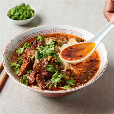  Noodles With Spicy Meat Sauce:  Are You Ready For A Flavorful Symphony Conducted by Sichuan Peppers?